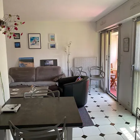 Nid De Verdure Proche Ocean Anglet