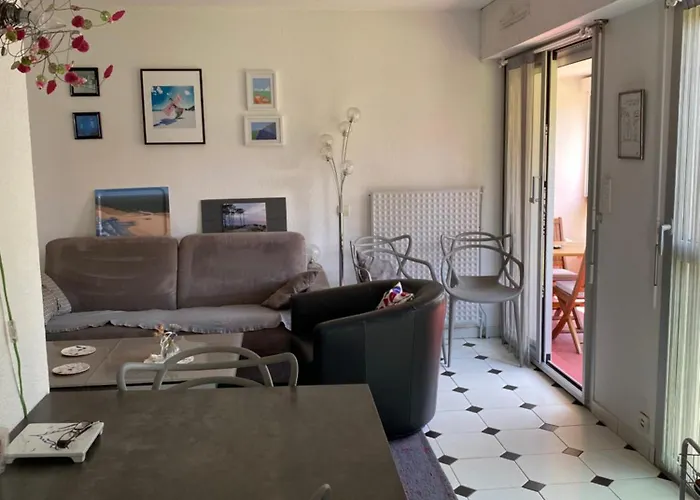 Nid De Verdure Proche Ocean Anglet